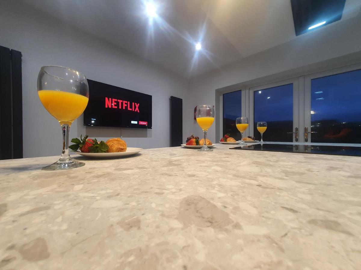 4 Bedroom Luxury House. Bike Park Wales. Secure Bike Store. Brecon Beacons Dowlais Ngoại thất bức ảnh